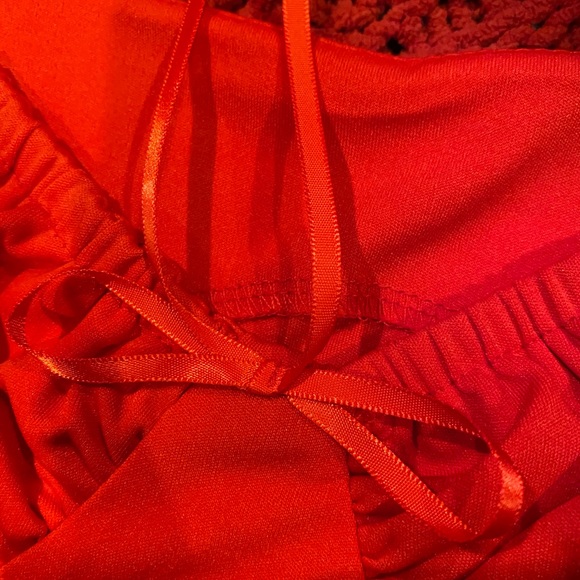 Red top - Picture 1 of 3